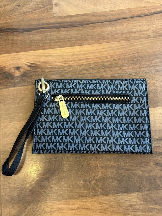 Michael Kors Handbags - Michael Kors Jet Set Signature Logo Wristlet
